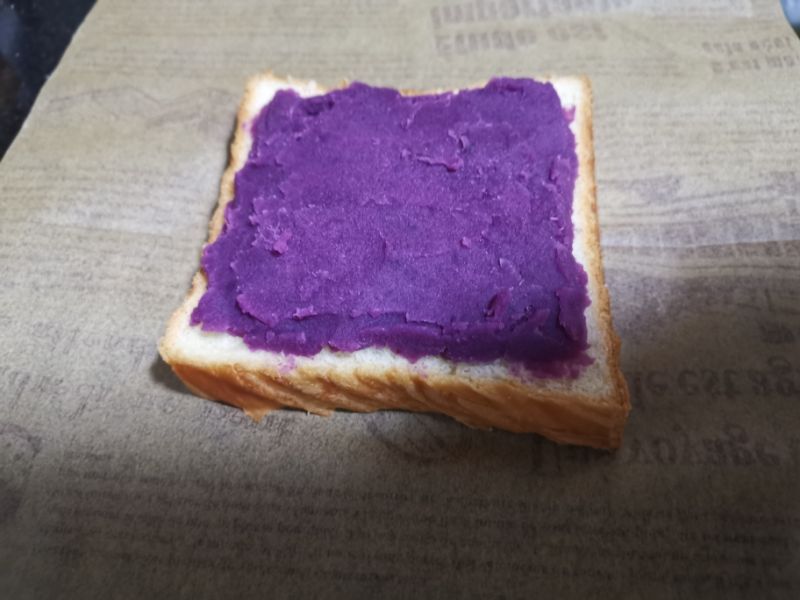 第2步(紫薯芋泥三明治的做法)