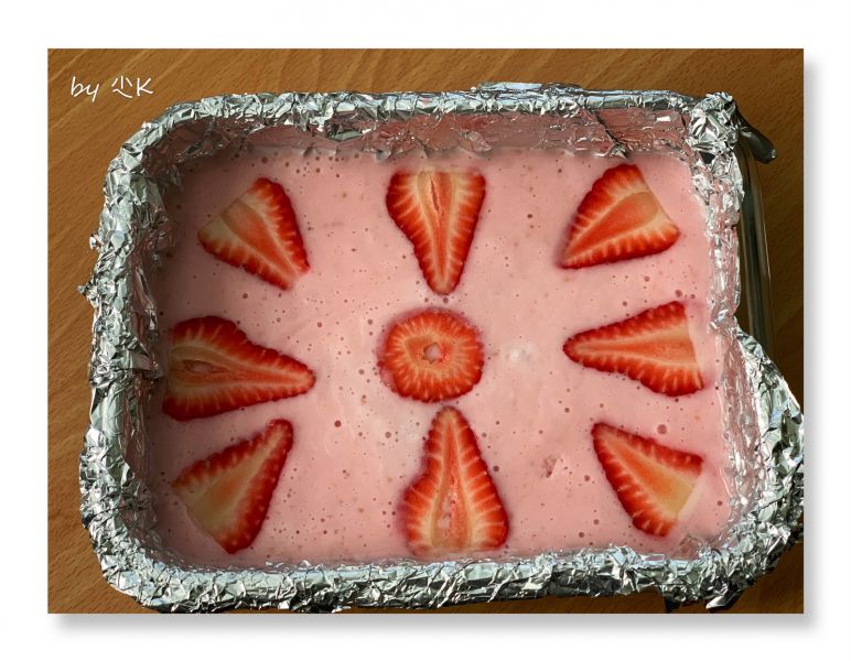草莓酸奶慕斯成品图
