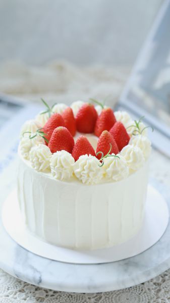 草莓蛋糕成品图