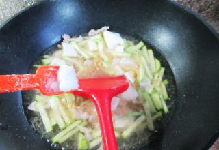 第7步(榨菜丝肉丝西葫芦豆腐羹的做法)