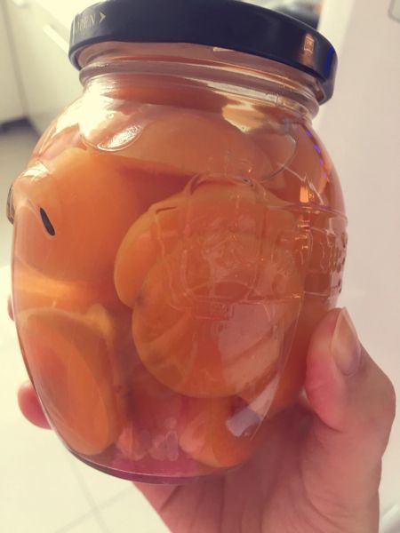 杏罐头成品图