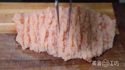 第1步(椒盐海苔鸡胸肉饼-又要吃鸡胸肉啦！的做法)