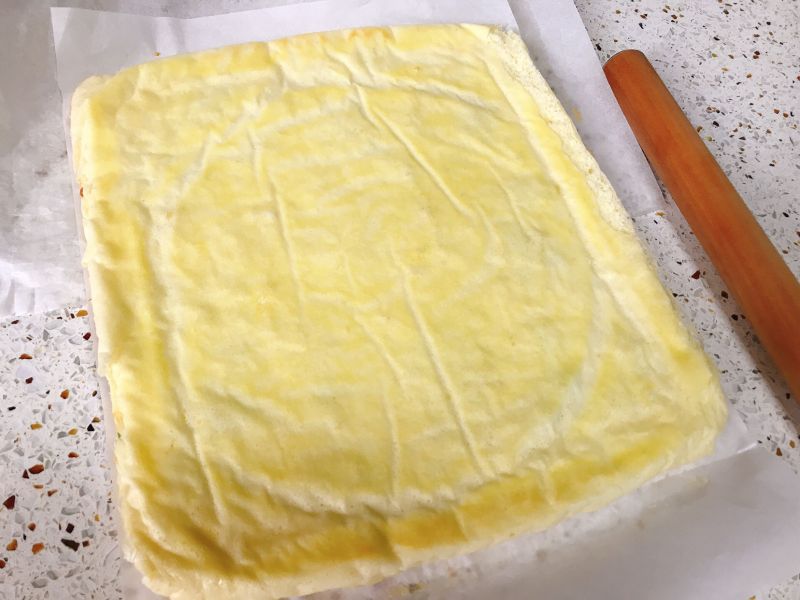 第19步(海苔肉松蛋糕卷的做法)