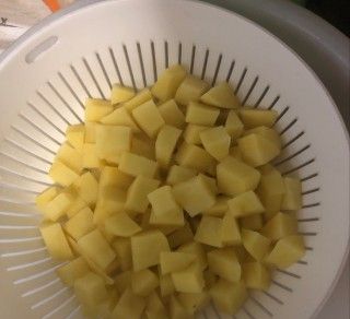 第1步(土豆炖排骨的做法)