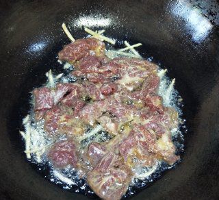 第4步(酸菜炒牛肉的做法)