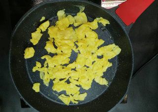 第3步(火腿午餐肉蛋炒饭的做法)