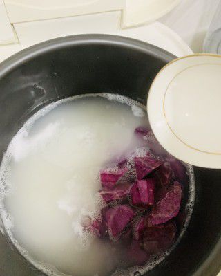 第2步(紫薯粥的做法)