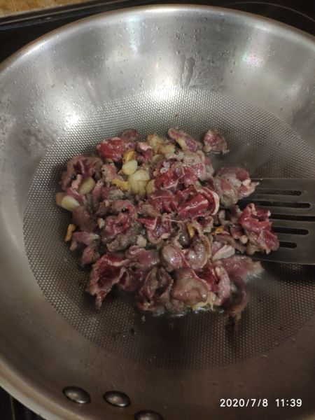 第3步(家常菜番茄牛肉的做法)