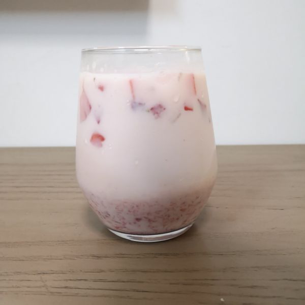 第9步(「网红饮品」草莓牛奶的做法)