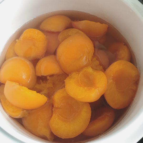 杏罐头成品图