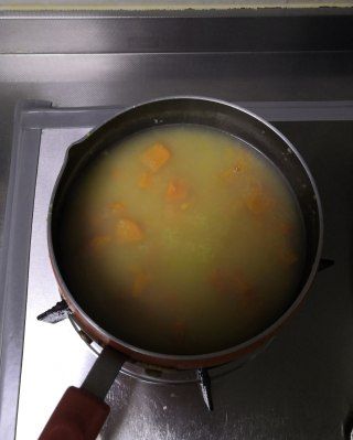 第4步(小米红薯粥的做法)