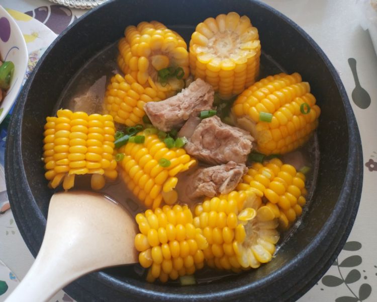 玉米排骨汤成品图