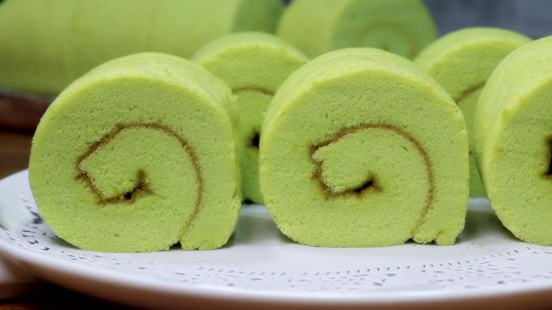 清爽的黄瓜味蛋糕卷，嫩绿的颜色，看着就凉快有食欲，可好吃了成品图