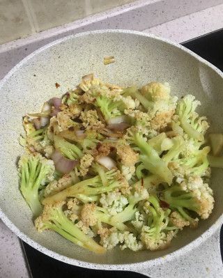第5步(家常版干锅花菜的做法)