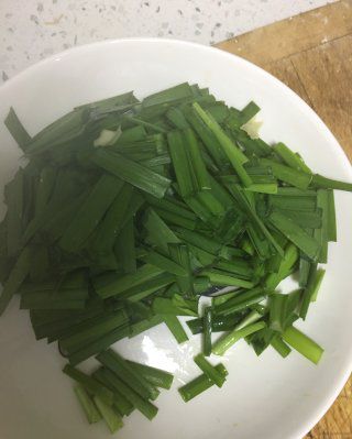 第4步(韭菜炒油豆皮的做法)