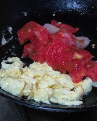 第4步(西红柿炒鸡蛋的做法)