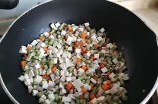第3步(胡萝卜豇豆炒豆腐的做法)