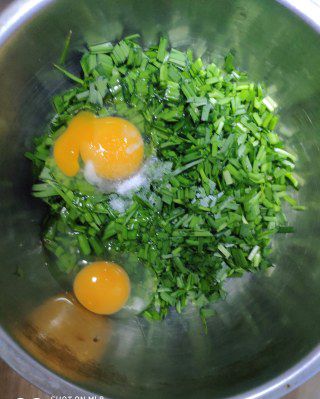 第3步(韭菜煎蛋的做法)