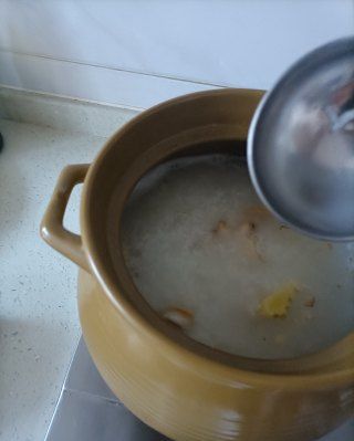 第5步(海鲜砂锅粥的做法)