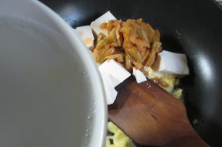 第5步(榨菜丝鸡蛋豆腐汤的做法)