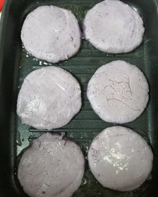 第8步(紫薯糯米饼的做法)