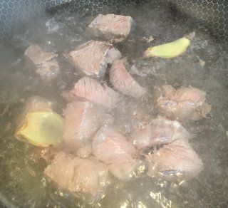 第3步(土豆胡萝卜炖牛肉的做法)