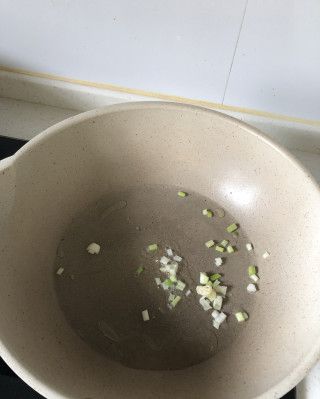 第1步(西红柿鸡蛋汤的做法)