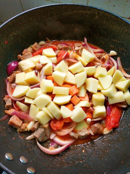 第8步(西红柿土豆炖牛肉的做法)
