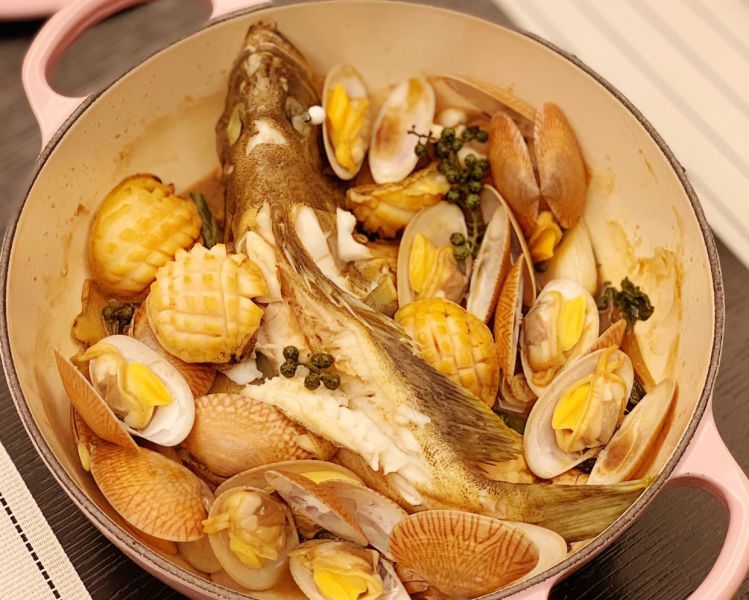 海鲜焖锅成品图