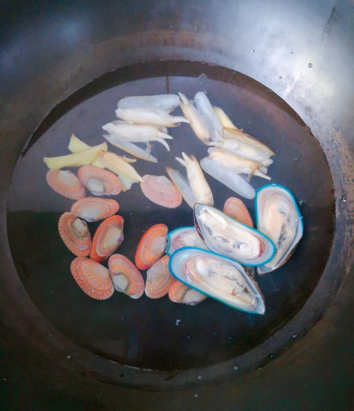 第5步(蒸汽海鲜锅的做法)