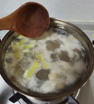 第6步(土豆烧鸡腿的做法)
