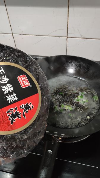 第2步(紫菜虾皮蛋花汤的做法)
