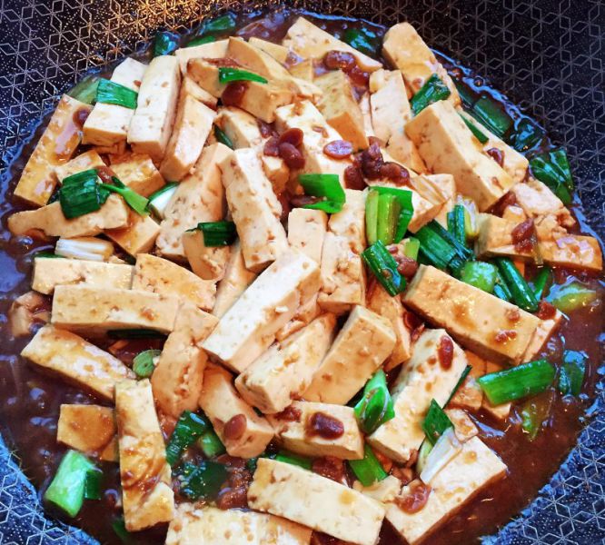 青蒜炒豆腐成品图