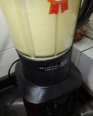 第3步(鲜榨菠萝汁的做法)