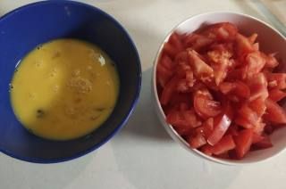 第1步(西红柿鸡蛋紫菜汤的做法)