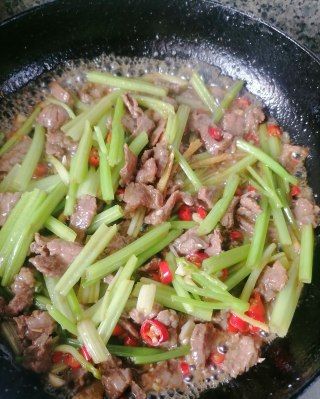 第6步(芹菜炒牛肉的做法)