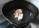 第1步(酸菜猪肉炖粉条的做法)