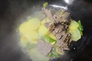第6步(土豆炒牛肉的做法)