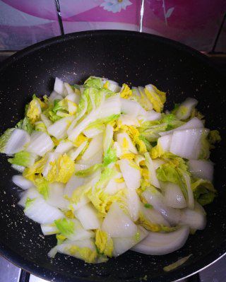 第2步(白菜炖午餐肉豆泡的做法)