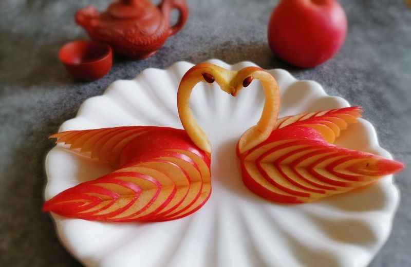 苹果天鹅—水果盘成品图