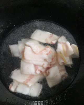 第2步(豆豉回锅肉的做法)