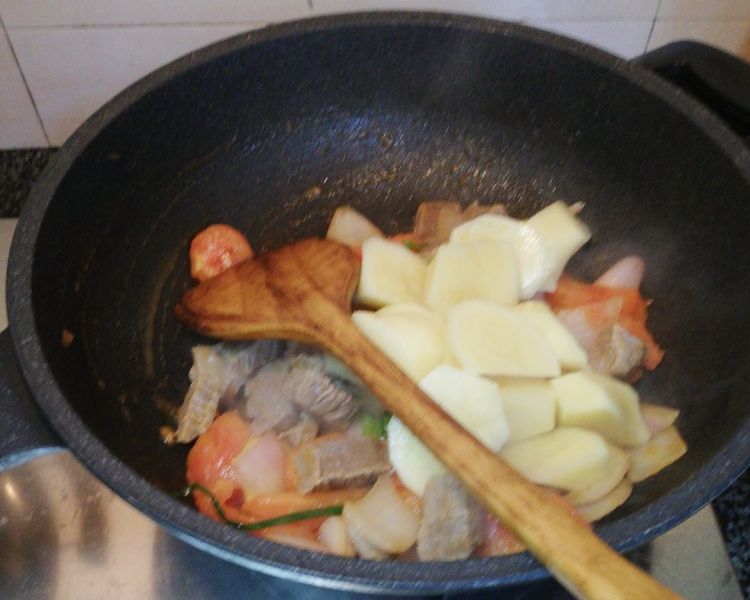 第6步(西红柿土豆炖牛腩的做法)