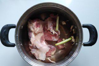 第2步(酸菜炖牛肉的做法)