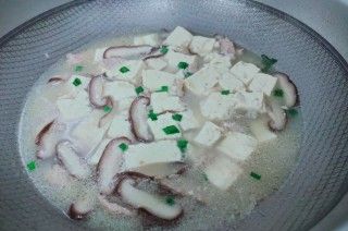 第6步(香菇瘦肉豆腐汤的做法)