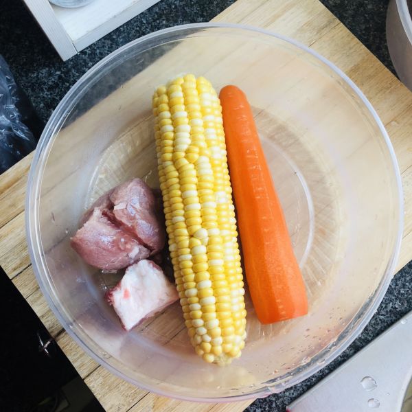 第1步(玉米排骨汤的做法)