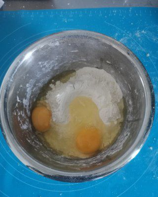 第2步(鸡蛋面的做法)