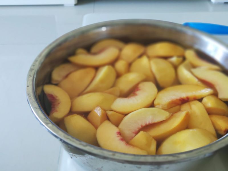 第2步(蜜汁黄桃罐头，给孩子无添加最健康的食物的做法)