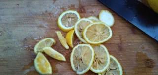 第4步(柠檬姜片的做法)