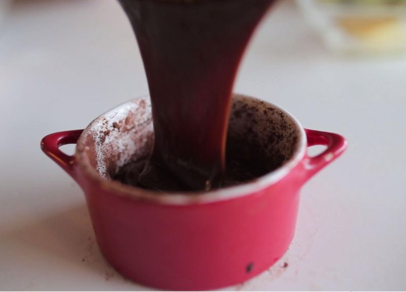 第10步(焦糖巧克力熔岩蛋糕的做法)