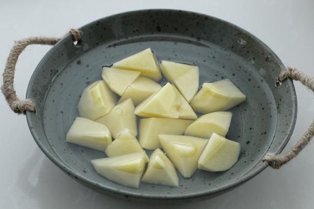 第3步(红烧排骨炖土豆的做法)
